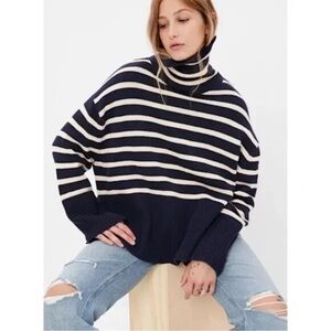 Gap 24/7 Split-Hem Turtleneck Sweater in Navy Blue Stripes Size Medium